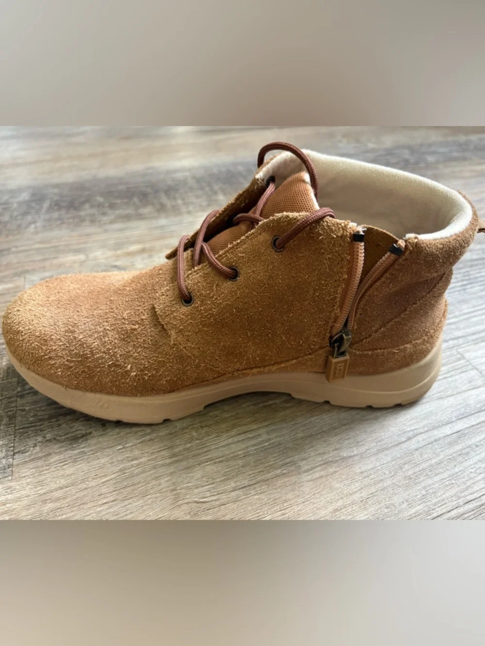 UGG Kids Suede Chukka Boots in Chestnut